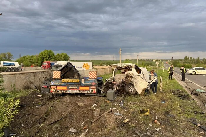 Schrecklicher tödlicher Unfall in Kirovohrad: Minibusse, Lkw und Pkw kollidierten