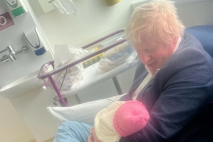 Der 60-jährige Boris Johnson ist zum neunten Mal Vater geworden