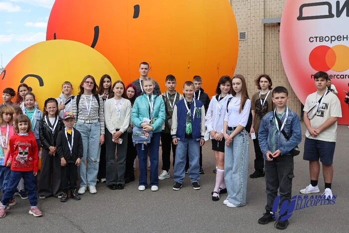 The dependents of the airline 'Ukrainian Helicopters' visited the exhibition 'Third Breath'