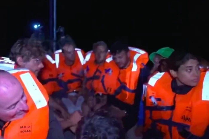 Izraelskie wojsko zatrzymało łódź z Thunberg, która zmierzała do Gazy (wideo)