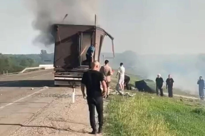 Одна з вантажівок, що брала участь у спецоперації «Павутина», вибухнула (відео)
