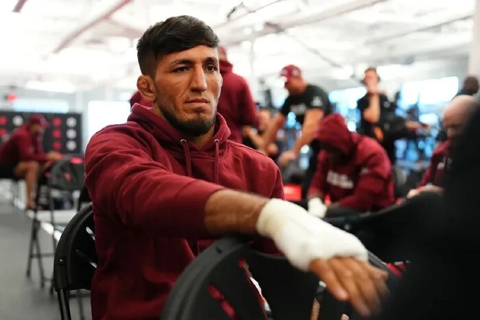 Затримання бійця ММА перед дебютом UFC