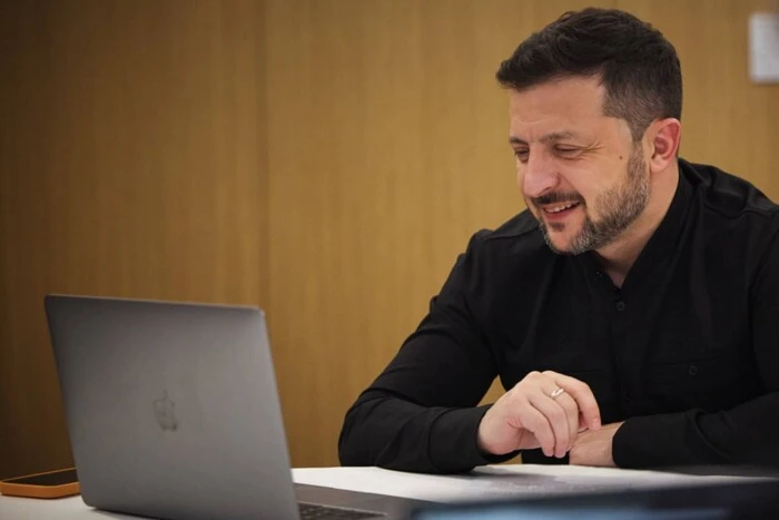 Selenskyj telefonierte mit FIFA-Präsident Infantino und Schewtschenko