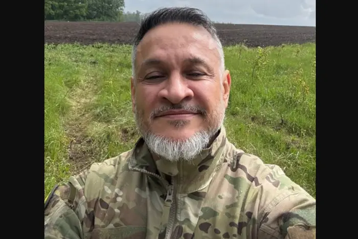 „Stanę częścią armii”. Jiménez-Bravo pokazał się w mundurze wojskowym (zdjęcie)