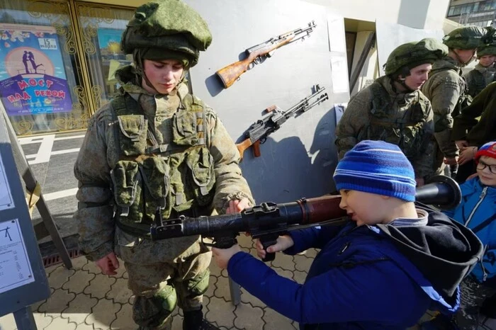 ISW: Kreml bierze się za wychowanie pokolenia wojny poprzez programy patriotyczne