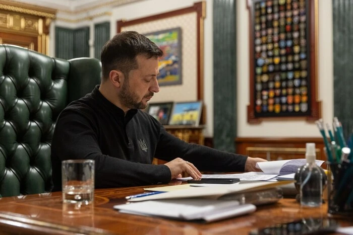 Зеленський нагородив понад 30 медійників до Дня журналіста