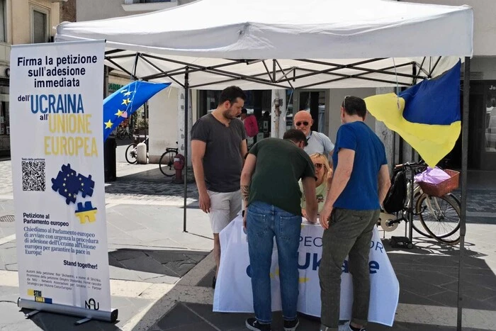 W Italii mężczyzna zaatakował wolontariuszy, którzy zbierali podpisy na rzecz przystąpienia Ukrainy do UE