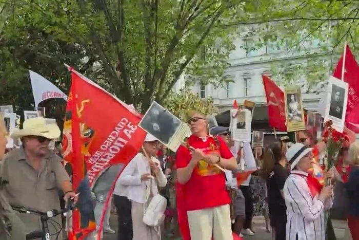 W Waszyngtonie Rosjanie przeprowadzili 'Nieśmiertelny pułk', dołączyli do nich Ukraińcy (wideo)