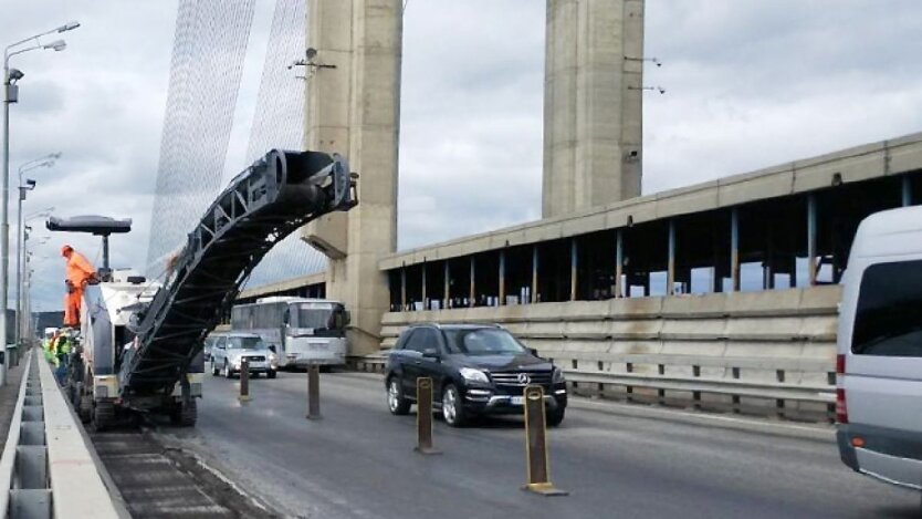 Ремонт мосту унеможливлює Київ: як водіям вибратися з Троєщини