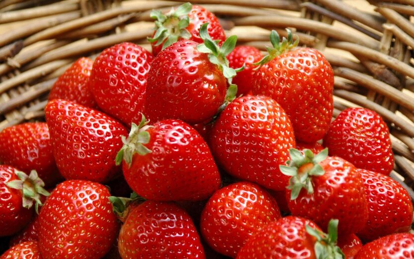 Preise für junge Kartoffeln, Erdbeeren und Kirschen: Was kosten sie in Supermärkten und auf Märkten