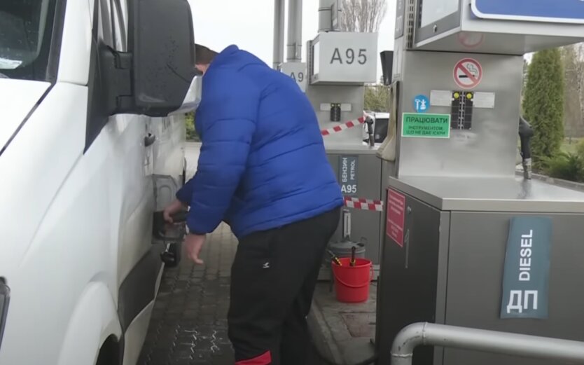 Od 35 hrywien za litr: Stacje paliw pokazały różnice w cenach benzyny, diesla i gazu samochodowego w Kijowie i Lwowie