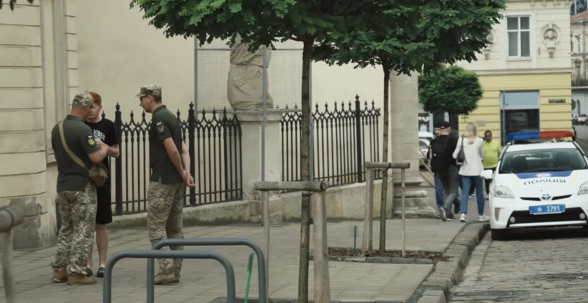 Повинні з'явитись у ТЦК: ще одну категорію чоловіків мобілізують уже з 1 червня