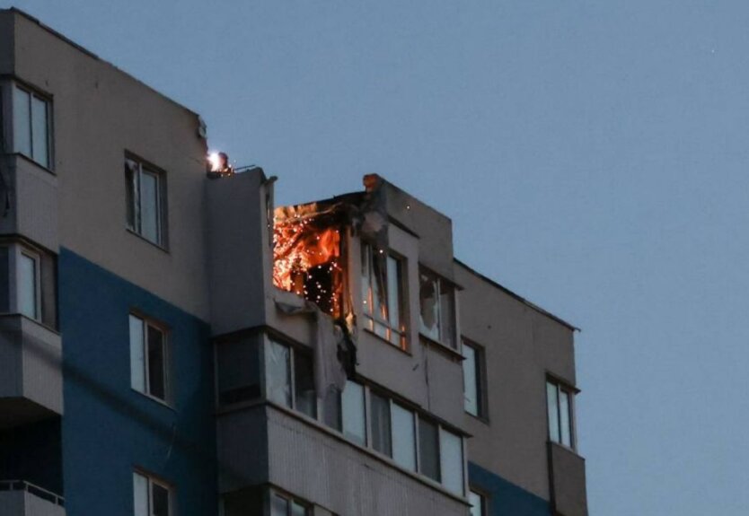 Der Feind hat Charkiw nachts angegriffen: Treffer in Wohngebäude