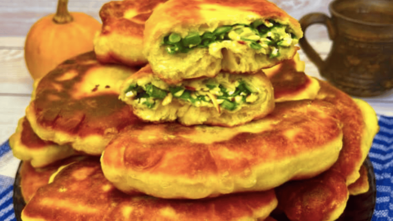 Smażone pierogi z zieloną cebulką na lato — według przepisu babci