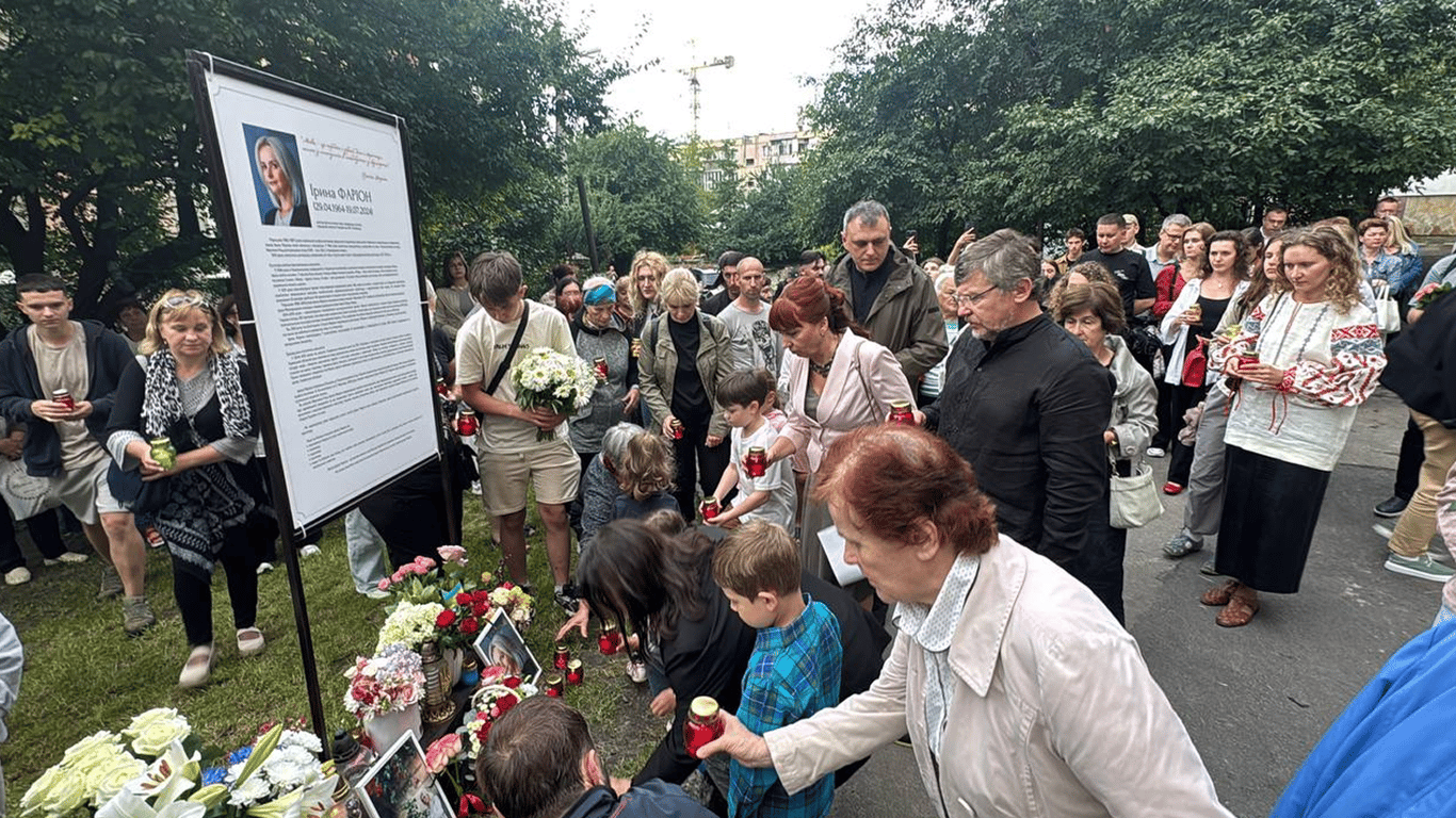 Львов чествует память Фарион — фоторепортаж с места убийства