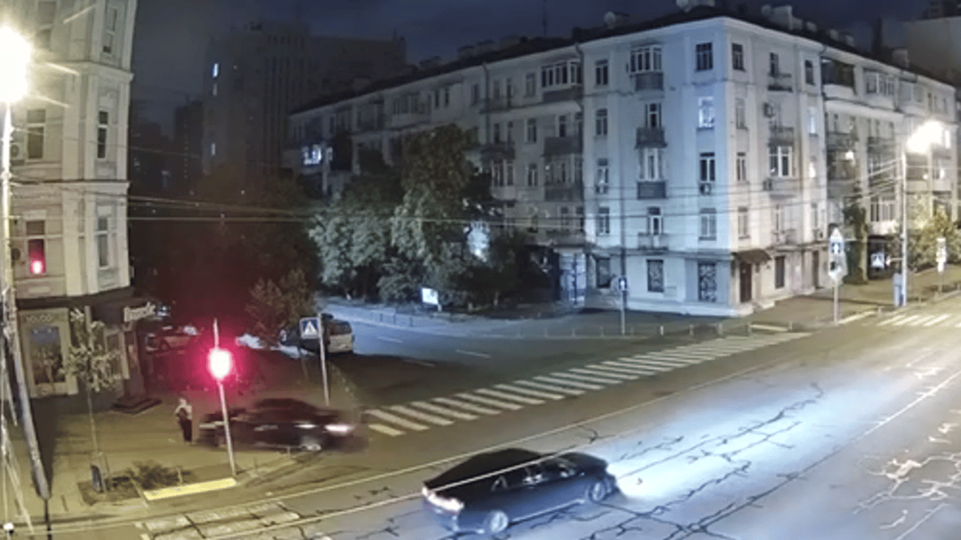 W Kijowie pracownik prokuratury potrącił kobietę i uciekł z miejsca zdarzenia