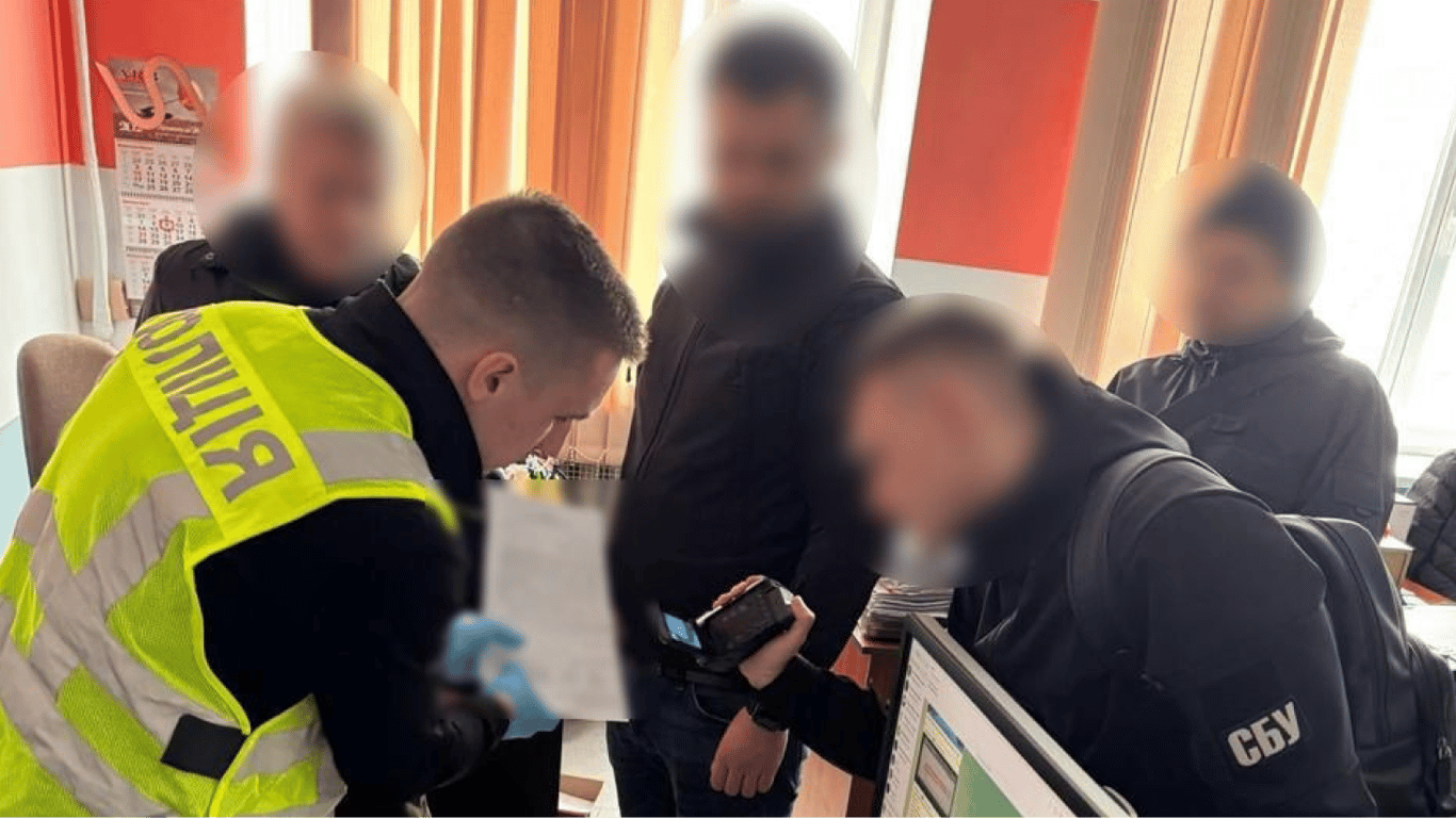 В Киеве бизнесмен 'продавал' разрешения на рекламу от КГГА — подробности