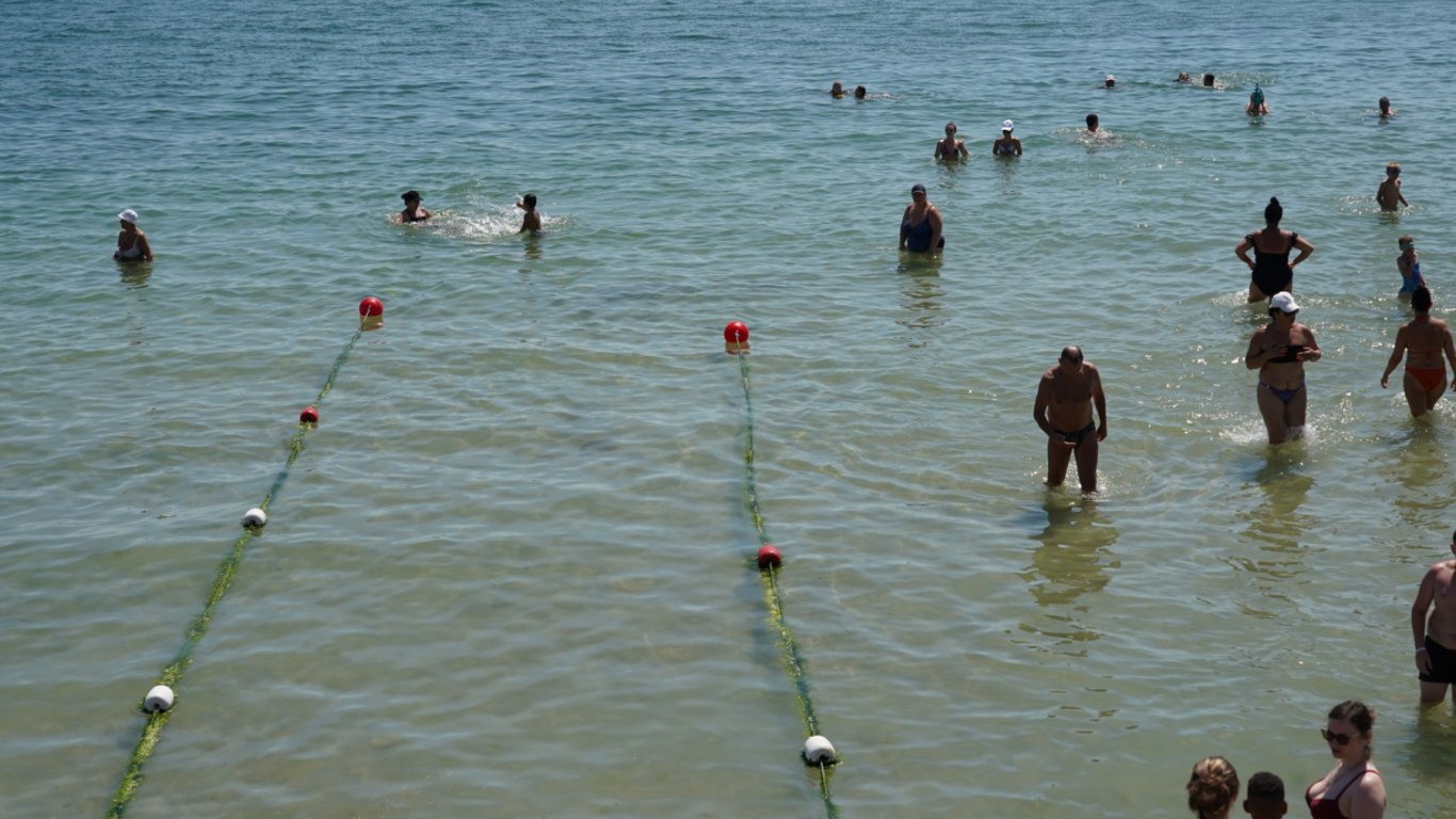 Курортний сезон під загрозою — вода в морі у Одеси змінилася