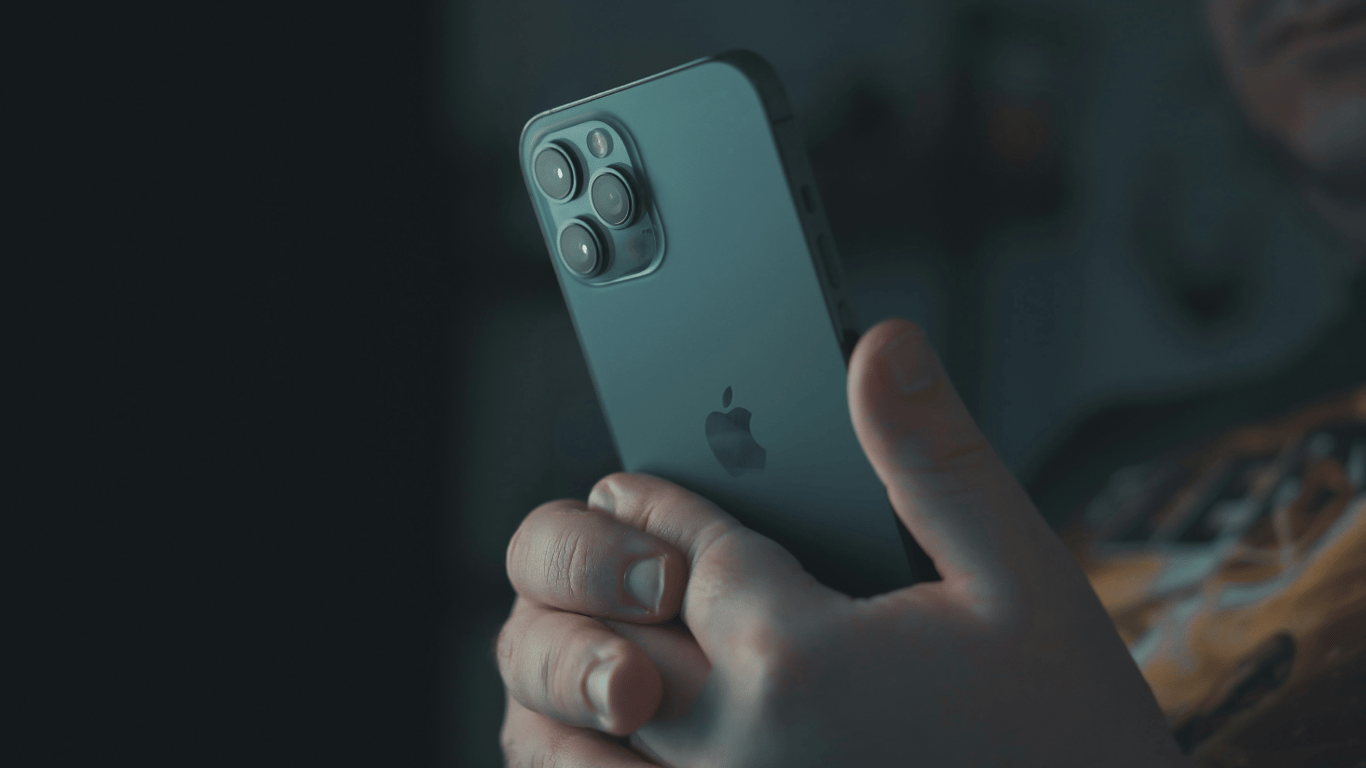 Двойное постукивание на iPhone — как включить полезную функцию