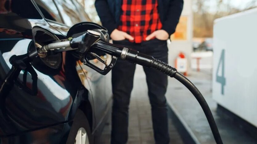 SOCAR, WOG i OKKO zaczęły sprzedawać benzynę A-95 po 58 UAH: gdzie tankować taniej